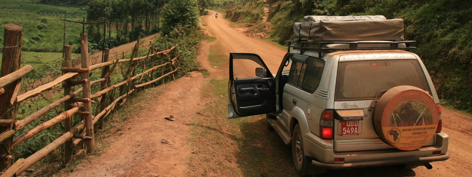 Rent a 4x4 rooftop tent car