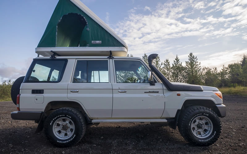 Landcruiser Hardtop with Rooftop Tent